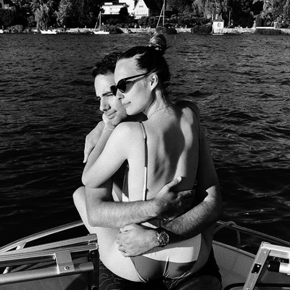 Ilona Smet et Kamran Ahmed en vacances dévoilent une photo particulièrement sensuelle. Août 2020.