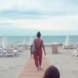 Amel Bent en vacances à la mer avec ses filles Sofia et Hana le 3 août 2020.