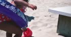 Amel Bent a publié une vidéo de sa fille Hana sur Instagram le 3 août 2020, lors de vacances à la mer.