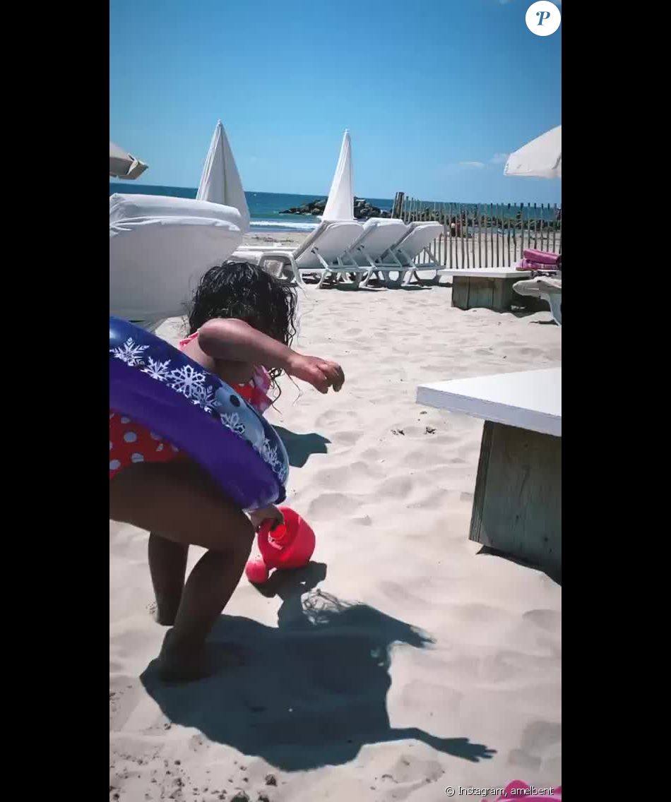 Amel Bent A Publié Une Vidéo De Sa Fille Hana Sur Instagram Le 3 Août 2020 Lors De Vacances à 