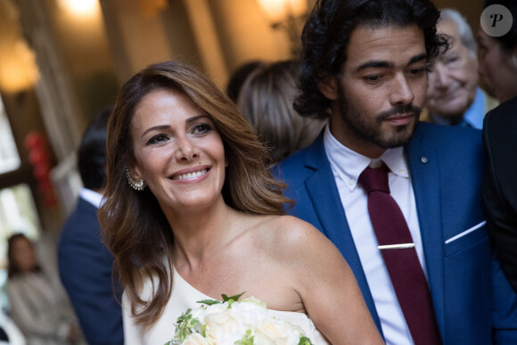 Elsa Fayer et son mari Zach Hanoun , leurs jumelles Liv et Emy et Ambre , la fille aînée d'Elsa Fayer - Mariage de Elsa Fayer et Zach Hanoun à la mairie du 16ème arrondissement de Paris le 20 septembre 2016. © Cyril Moreau / Bestimage