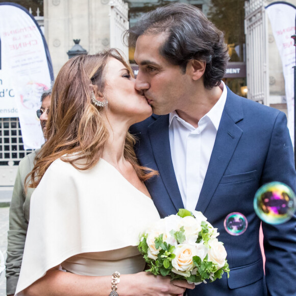 Elsa Fayer et son mari Zach Hanoun , leurs jumelles Liv et Emy et Ambre , la fille aînée d'Elsa Fayer - Mariage de Elsa Fayer et Zach Hanoun à la mairie du 16ème arrondissement de Paris le 20 septembre 2016. © Cyril Moreau / Bestimage