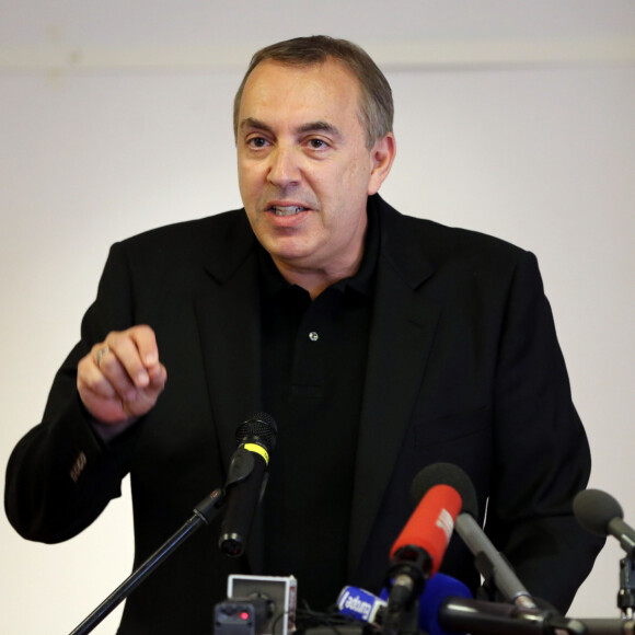 Jean-Marc Morandini fait une déclaration à la presse dans un salon de l'hôtel Radisson à Boulogne-Billancourt, le 19 juillet 2016, dénonçant un complot...