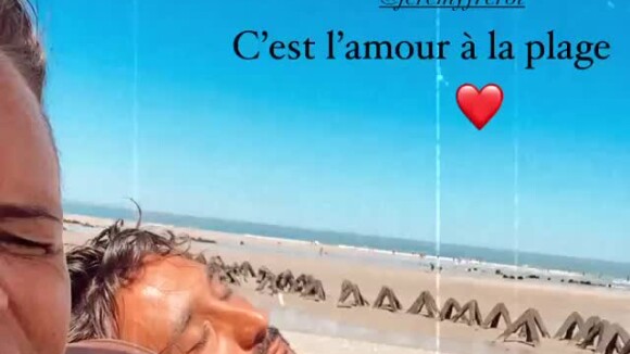 Laure Manaudou et Jérémy Frerot à la plage, le 5 août 2020 à Verdon-sur-Mer.