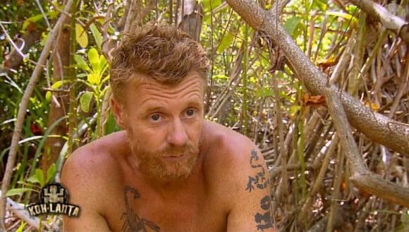 Philippe et son tatouage scorpion - Koh-Lanta 2014, épisode 7, diffusé le 31 octobre 2014 sur TF1.