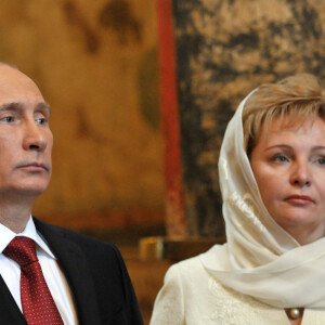 Vladimir Poutine et son epouse Lioudmila lors d'une ceremonie au Kremlin a Moscou le 7 mai 2012 