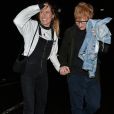 Ed Sheeran et Cherry Seaborn sortent de Rum Kitchen, à Londres, le 26 novembre 2017