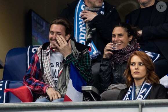 Alessandra Sublet et un ami, Maëva Coucke (Miss France 2018) - People assistent au match des éliminatoires de l'Euro 2020 entre la France et l'Islande au Stade de France à Saint-Denis le 25 mars 2019. La france a remporté le match sur le score de 4-0.