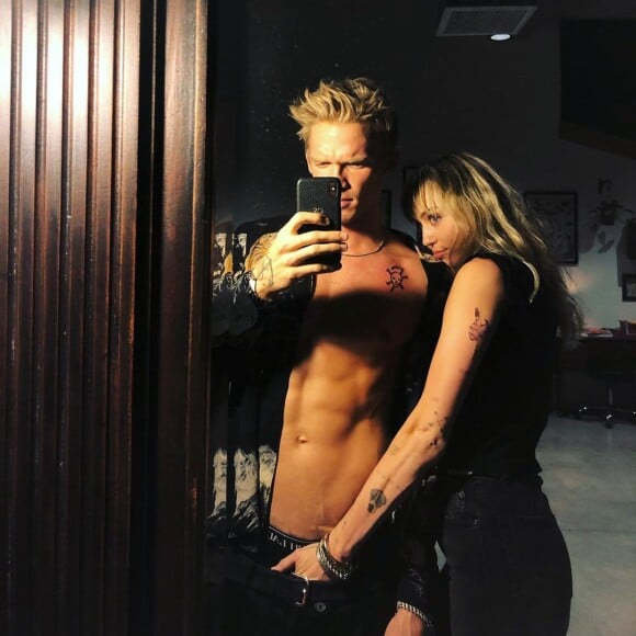 Miley Cyrus et Cody Simpson batifollent sur Instagram. 16 octobre 2019.