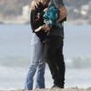Exclusif -Miley Cyrus et son compagnon Cody Simpson passent une journée en amoureux sur la plage de Zuma beach dans le quartier de Malibu à Los Angeles. Cody discute torse nu au téléphone pendant 30 minutes avant de retrouver Miley et de la prendre dans ses bras. Le couple semble relaxe et complice. Le 22 janvier 2020