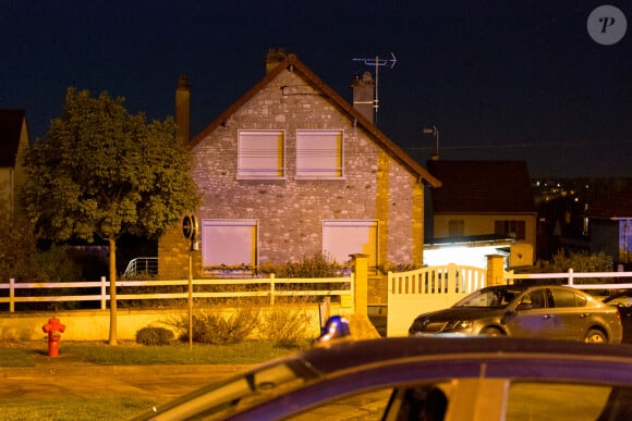 Exclusif - La police judiciaire fouille la maison située à l'adresse du passeport utilisé par Xavier Dupont de Ligonnès lors de son arrestation à Glasgow à Limay. Le 11 octobre 2019.