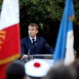 Le président Emmanuel Macron et la première dame Brigitte Macron lors de la Cérémonie du 76ème anniversaire de la libération de la ville de Bormes-les-Mimosas le 17 août 2020. Ils sont accompagnés par François Arizzi, maire de Bormes les Mimosas. © Dominique Jacovides / Bestimage