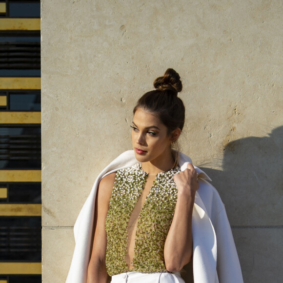 Iris Mittenaere (Miss France 2016 et Miss Univers 2016) au défilé de mode Haute-Couture printemps-été 2020 "Stephane Rolland " à Paris, France, le 22 janvier 2020.