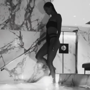 Iris Mittenaere joue les sirènes sur Instagram