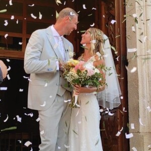 Alain Bernard a partagé cette photo de son mariage avec Faustine, à Antibes, sur Instagram.