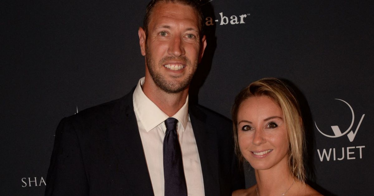 Alain Bernard et sa compagne Faustine A l'occasion des 20 ans de la victoire de l'équipe de