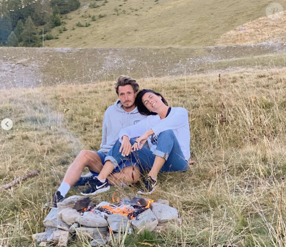 Alessandra Sublet et son amoureux Jordan Deguen lors d'une escapade romantique, sportive et studieuse en août 2020.