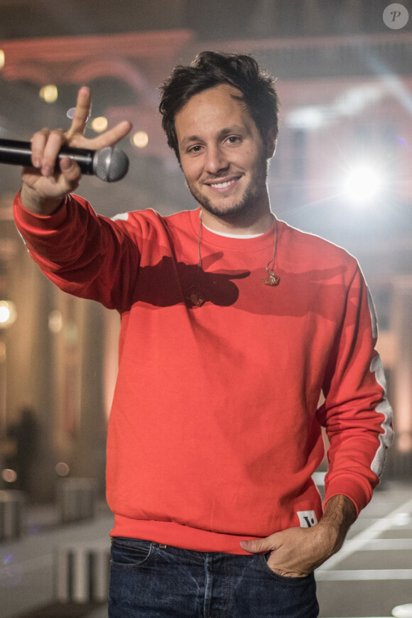 Vianney - Backstage de l'enregistrement de l'émission "La chanson de l'année" dans les jardins du Palais Royal à Paris, qui sera diffusée le 12 juin sur TF1. Le 11 juin 2020 © Cyril Moreau / Bestimage