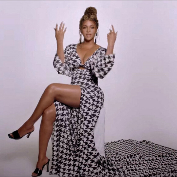 Beyoncé s'est entourée de sa fille de 8 ans, Blue Ivy Carter, Naomi Campbell, Kelly Rowland et Lupita Nyong'o dans le clip de sa chanson "Brown Skin Girl".