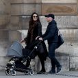  Samuel Etienne, sa femme Helen et leur fils Malo se promènent Place Vendôme à Paris le 25 février 2017. 