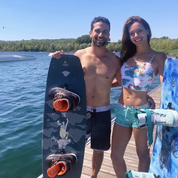 Marine Lorphelin profite de vacances bien méritées dans le Sud de la France, à Pavalas-les-Flots, avec son amoureux Christophe en août 2020.