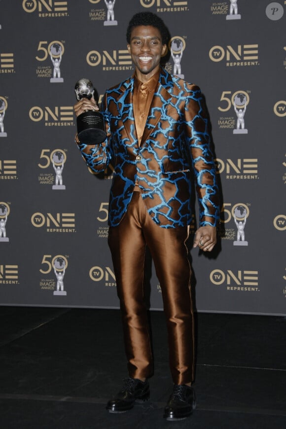 Chadwick Boseman à la press room de la 50ème soirée annuelle NAACP Image Awards au théâtre The Dolby à Los Angeles, le 30 mars 2019.