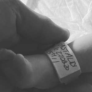 Benjamin Castaldi partage une nouvelle photo de son bébé né le 27 août 2020 sur Instagram - 28 août 2020