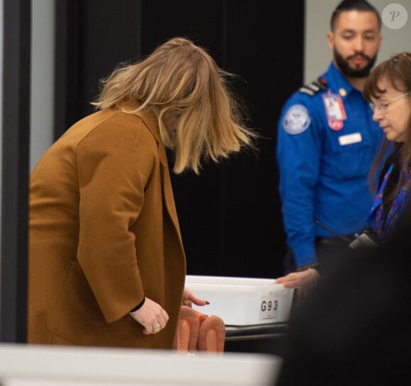 Exclusif - La chanteuse Adele arrive à l'aéroport JFK de New York City, New York, Etats-Unis, le 2 avril 2019.