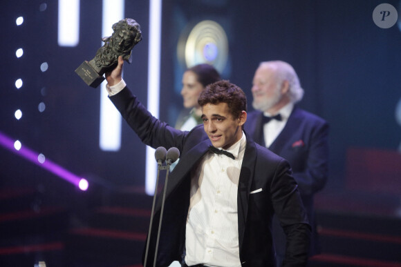 Miguel Herran (Goya de la meilleure révélation masculine pour le film "A Cambio de Nada") lors de la 30ème cérémonie des Goya Awards à l'auditorium du Madrid Marriott à Madrid, le 6 février 2016.