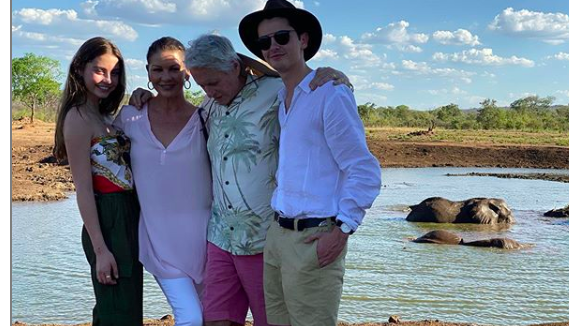 Catherine Zeta-Jones : Fin de vacances et rentrée pour ses deux enfants
