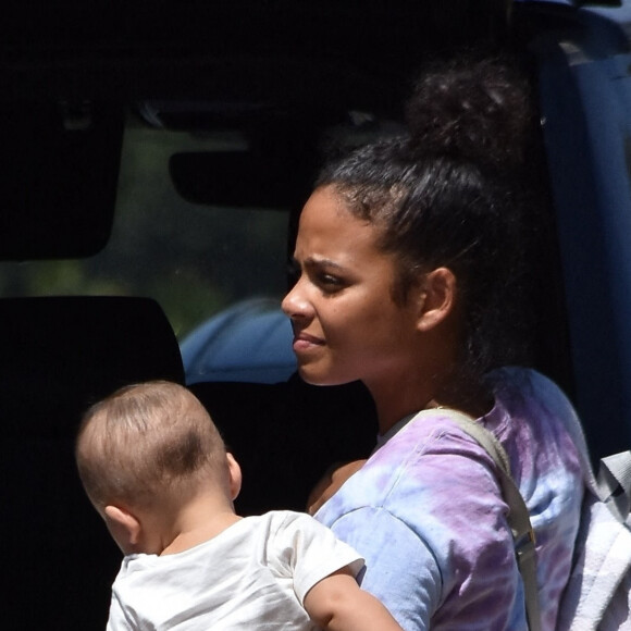 Exclusif - Christina Milian passe du bon temps avec ses enfants, son fils Isaiah et sa fille Violet, alors qu'elle rend visite à sa mère, à Studio City, Los Angeles, Californie, Etats-Unis, le 5 septembre 2020.