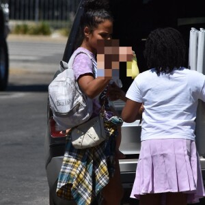 Exclusif - Christina Milian passe du bon temps avec ses enfants, son fils Isaiah et sa fille Violet, alors qu'elle rend visite à sa mère, à Studio City, Los Angeles, Californie, Etats-Unis, le 5 septembre 2020.