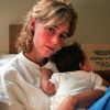 Mary Kay LeTourneau tient un de ses enfants, à Washington, le 20 juillet 1997