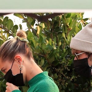 Justin Bieber et sa femme Hailey Baldwin Bieber sont allés dîner en amoureux au restaurant Nobu à Malibu, le 21 août 2020. Ils portent des masques de protection contre le Coronavirus (Covid-19).
