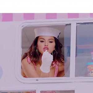 Selena Gomez dans le clip de la chanson "Ice Cream" avec le girlsband Blackpink.