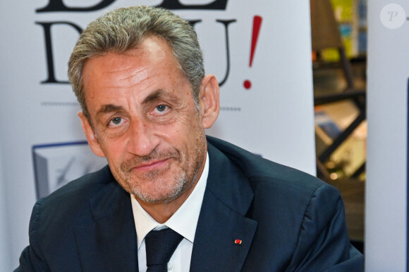 Nicolas Sarkozy dédicace son livre "Le temps des tempêtes" à la librairie Filigranes à Bruxelles le 3 septembre 2020. © Frédéric Andrieu / Panoramic / Bestimage