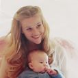 Reese Witherspoon et sa fille Ava Phillippe, bébé. Photo publiée le 8 mars 2020.