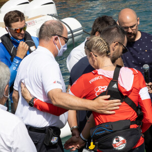 Le prince Albert de Monaco et son épouse, la princesse Charlene au départ de la 3ème édition de la course "The Crossing : Calvi-Monaco Water Bike Challenge". Ce défi caritatif organisé par la Fondation Princesse Charlène se déroule les 12 et 13 septembre. Deux équipes de quatre athlètes, parmi lesquels la Princesse et son frère Gareth Wittstock, secrétaire général de la fondation, vont se relayer en water bike durant 24h pour relier les 180km qui séparent Calvi de Monaco. Calvi, le 12 septembre 2020. © Olivier Huitel/Pool Monaco/Bestimage