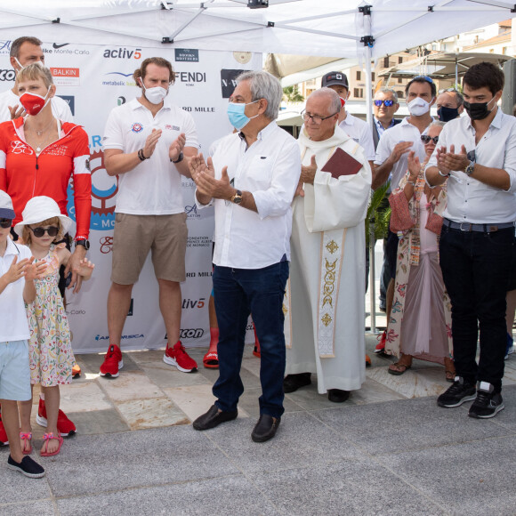 La famille princière de Monaco au départ de la 3ème édition de la course "The Crossing : Calvi-Monaco Water Bike Challenge". Ce défi caritatif organisé par la Fondation Princesse Charlène se déroule les 12 et 13 septembre. Deux équipes de quatre athlètes, parmi lesquels la Princesse et son frère Gareth Wittstock, secrétaire général de la fondation, vont se relayer en water bike durant 24h pour relier les 180km qui séparent Calvi de Monaco. Calvi, le 12 septembre 2020. © Olivier Huitel/Pool Monaco/Bestimage