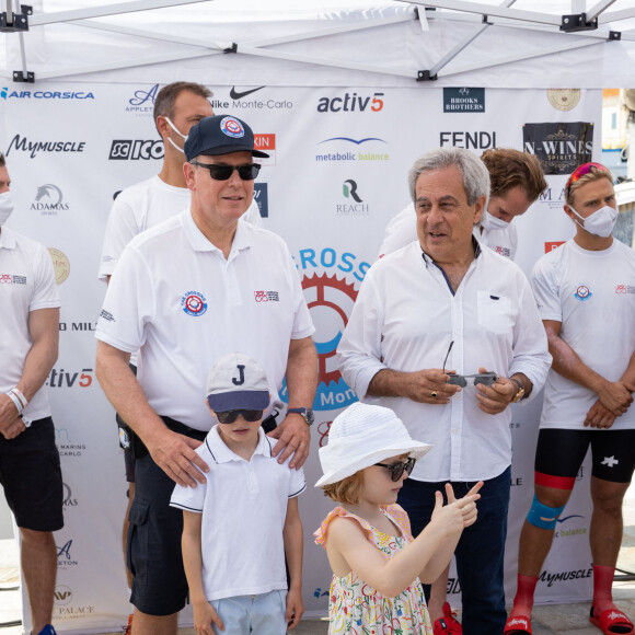 La famille princière de Monaco au départ de la 3ème édition de la course "The Crossing : Calvi-Monaco Water Bike Challenge". Ce défi caritatif organisé par la Fondation Princesse Charlène se déroule les 12 et 13 septembre. Deux équipes de quatre athlètes, parmi lesquels la Princesse et son frère Gareth Wittstock, secrétaire général de la fondation, vont se relayer en water bike durant 24h pour relier les 180km qui séparent Calvi de Monaco. Calvi, le 12 septembre 2020. © Olivier Huitel/Pool Monaco/Bestimage