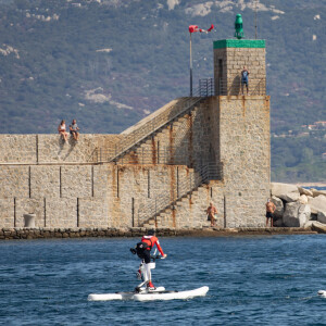 La famille princière de Monaco au départ de la 3ème édition de la course "The Crossing : Calvi-Monaco Water Bike Challenge". Ce défi caritatif organisé par la Fondation Princesse Charlène se déroule les 12 et 13 septembre. Deux équipes de quatre athlètes, parmi lesquels la Princesse et son frère Gareth Wittstock, secrétaire général de la fondation, vont se relayer en water bike durant 24h pour relier les 180km qui séparent Calvi de Monaco. Calvi, le 12 septembre 2020. © Olivier Huitel/Pool Monaco/Bestimage