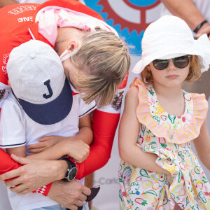 La princesse Charlene de Monaco et ses deux enfants, les princes Jacques et Gabriella au départ de la 3ème édition de la course "The Crossing : Calvi-Monaco Water Bike Challenge". Ce défi caritatif organisé par la Fondation Princesse Charlène se déroule les 12 et 13 septembre. Deux équipes de quatre athlètes, parmi lesquels la Princesse et son frère Gareth Wittstock, secrétaire général de la fondation, vont se relayer en water bike durant 24h pour relier les 180km qui séparent Calvi de Monaco. Calvi. © Olivier Huitel/Pool Monaco/Bestimage