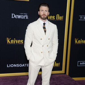 Chris Evans à la première de Knives Out au théâtre Regency Village dans le quartier de Westwood à Los Angeles, le 14 novembre 2019