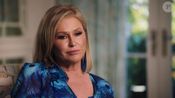Le documentaire YouTube Originals d'une heure et demie, "This Is Paris" reprend tout sur Paris Hilton, de ses vrais sentiments sur le scandale des sex tape aux abus présumés dans les internats. Même la propre mère de Paris, Kathy Hilton, n'était pas au courant avant le tournage du documentaire.