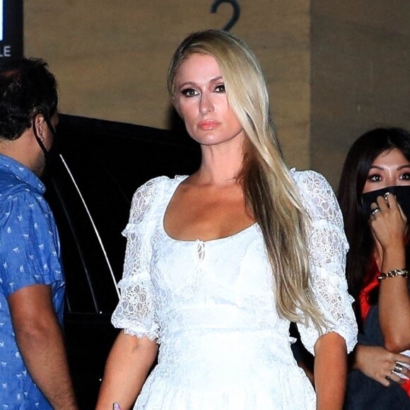 Paris Hilton est allée diner au restaurant Nobu dans le quartier de Malibu à Los Angeles pendant l'épidémie de coronavirus (Covid-19), le 29 août 2020