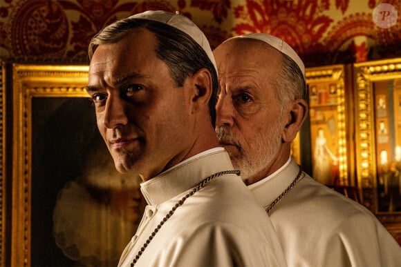 Jude Law et John Malkovich dans la nouvelle série de HBO "The New Pope", la suite de "The Young Pope", diffusée en 2020 sur Canal Plus. New York. Le 4 novembre 2019.