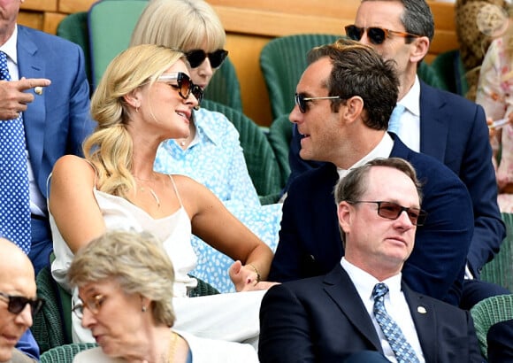Jude Law et sa femme Phillipa Coan - Les célébrités dans les tribunes de Wimbledon à Londres, le 12 juillet 2019.
