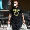 Matt Pokora porte un masque pour se protéger de l'épidémie de Coronavirus (Covid-19) pour faire quelques provisions dans un supermarché à Los Angeles, Californie, Etats-Unis, le 7 juin 2020.