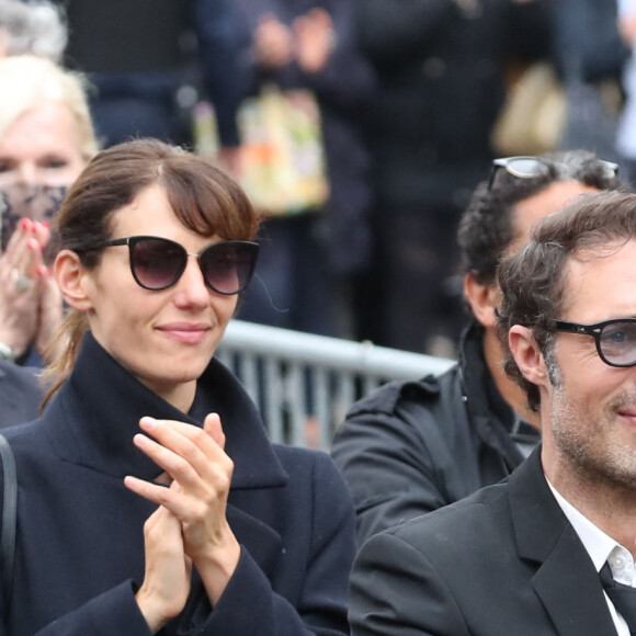 Nicolas Bedos, Doria Tillier - Sorties - Hommage à Guy Bedos en l'église de Saint-Germain-des-Prés à Paris le 4 juin 2020. 