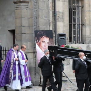 Nicolas Bedos - Sorties - Hommage à Guy Bedos en l'église de Saint-Germain-des-Prés à Paris le 4 juin 2020. 